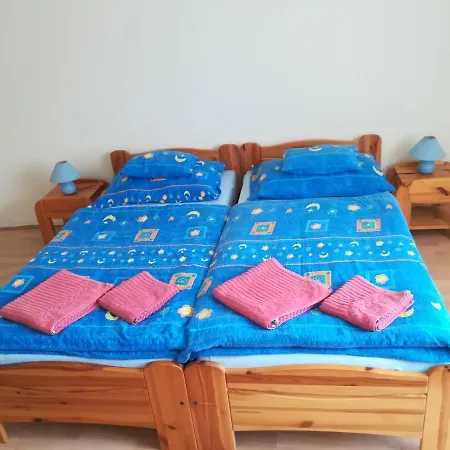 Montana-ederics Vendeghaz Guest house *