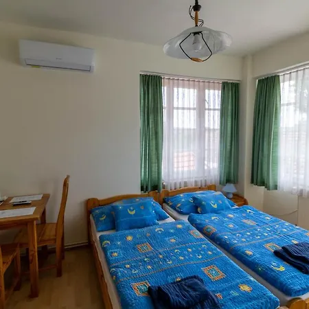Montana-ederics Vendeghaz Guest house *