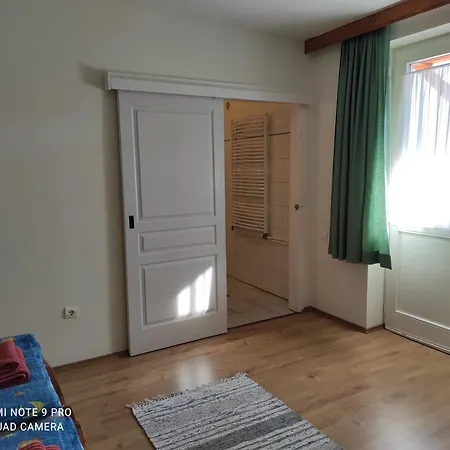 Montana-ederics Vendeghaz Guest house *